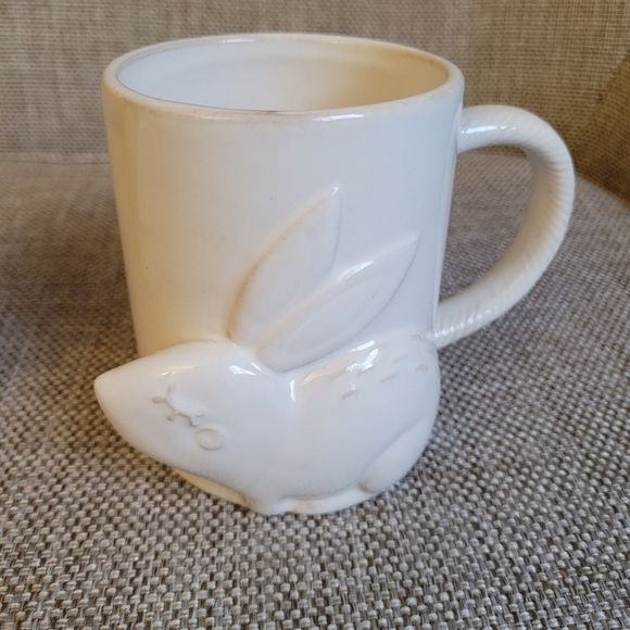 2 Bunny Rabbit Ceramic Mugs Antiqued Cream  Colour - Picture 3 of 9